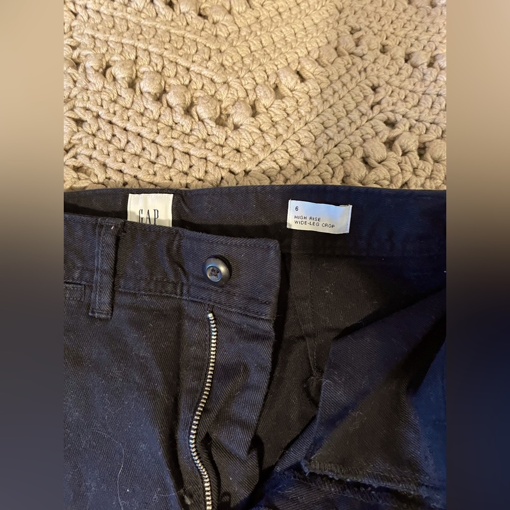 GAP wide-leg crop pants. Black. Size 6
